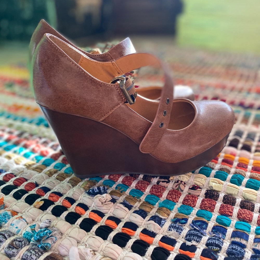 Size 7 1/2 brown baby Janes